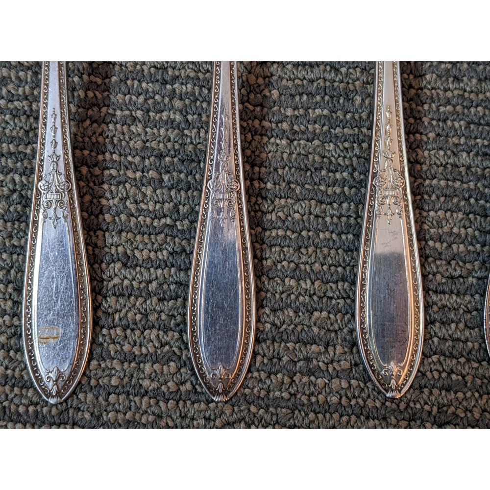 International Wm Rogers AA 10 TRIUMPH Silverplate Gumbo Soup Spoons 7" READ - Picture 3 of 7